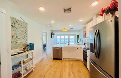 Matlacha Apartment | Matlacha Cottage 2/2 remodeled& sunsets!