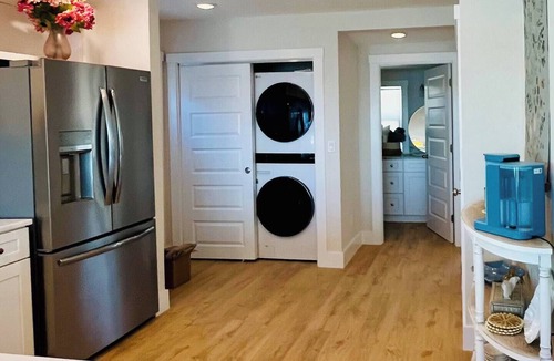 Matlacha Apartment | Matlacha Cottage 2/2 remodeled& sunsets!