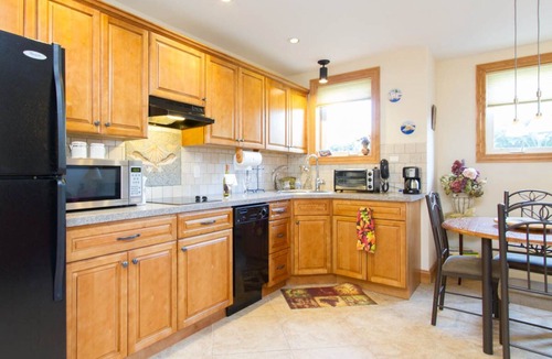 Mattituck Apartment | MATTITUCK #1 Winery and Beach Town !