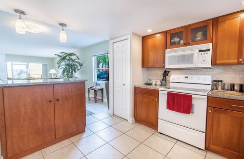 St. Petersburg Condo | Maximo Marina Condo Heated pool, Near Pass-a-Grille, Downtown & Eckerd
