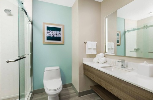 Marathon Hotel | Maximum Comfort! Outdoor Pool, Pets Are Welcome, Free Breakfast!
