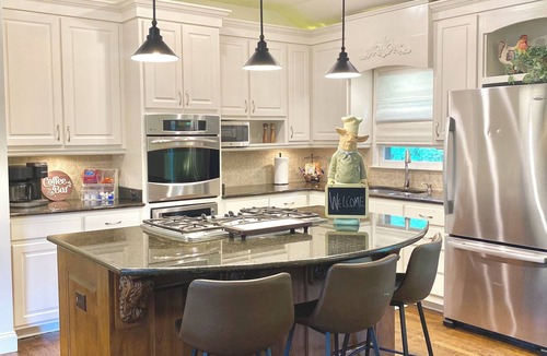 Inman House | McCullough Park Charming 3-bedroom in fantastic Stockbridge