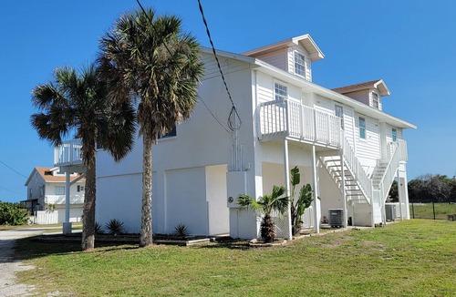 Melbourne Beach House | Melbourne Beach 2-bedroom townhome on a a 1.2 acre ocean front property