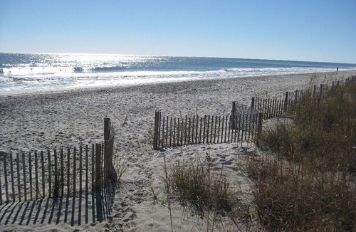 Garden City House | Mellow Yellow...Oh so mellow in Surfside Beach