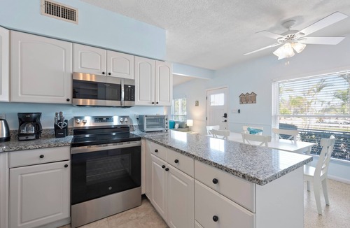 Whitney Beach House | ⚓Mermaid Bay! Canal Front, Pool, Dock & More!⚓