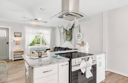 Ocean City House | Mermaid Cottage: 5 mi. from beach, fully stocked 3br, grill, deck, bunk bed