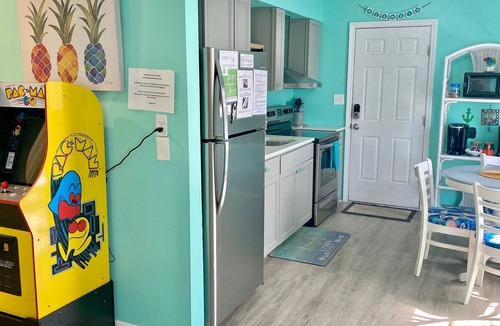 Gulf Lagoon Beach House | Mermaid Dreams ~ Cozy getaway less than 1/4 of a mile from the beach!