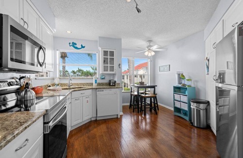 Isla del Sol Condo | Mermaid Drive: Vista Verde East 240