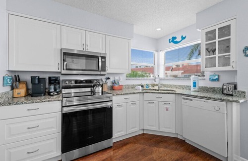 Isla del Sol Condo | Mermaid Drive: Vista Verde East 240