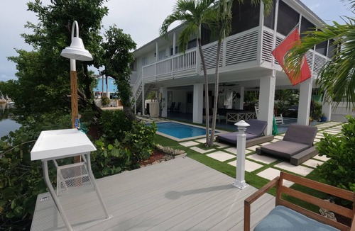 Ramrod Key House | Mermaid House: Heated Pool, Dual Dockage & Outdoor Bar on the Canal