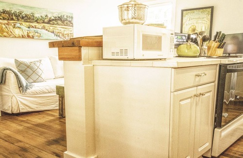Tybee Island Cottage | Mess Hall. All Pets. North Beach. Screen porch