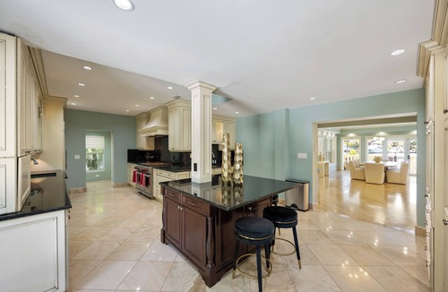 The Roads Apartment | Miami Beach Waterfront Mansion, Pool, BBQ, Gated