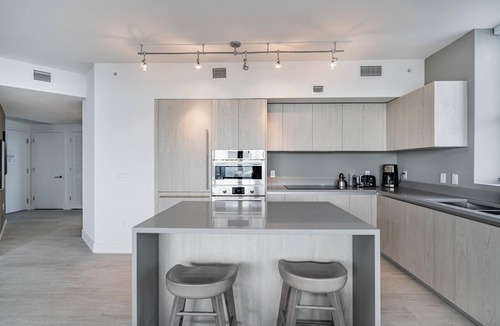 Hollywood South Central Beach Condo | Miami Escape, 16th Floor – Near Hollywood Beach