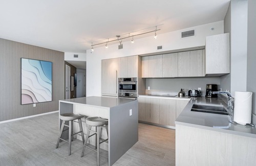 Hollywood South Central Beach Condo | Miami Escape, 16th Floor – Near Hollywood Beach