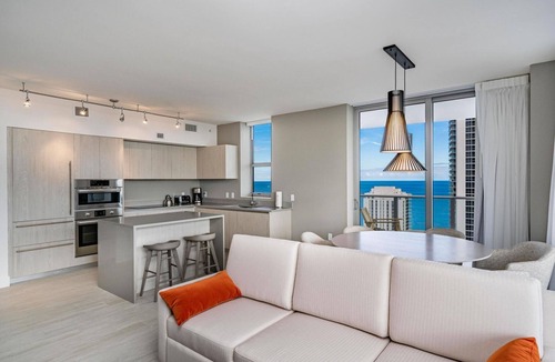 Hollywood South Central Beach Condo | Miami Escape, 16th Floor – Near Hollywood Beach
