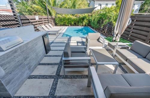 Northeast Coconut Grove Villa | Miami Luxury 4BR Oasis with Private Pool, Outdoor Kitchen & Patio