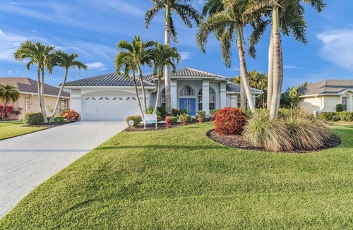 Pelican House | Michaela 1059 Gulf Access 3BR Heated Pool/Spa and Large Dock with Tiki, Kayaks Included