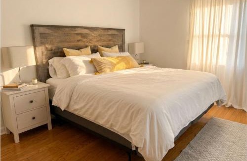 Long Meadow House | Mid-Century Retreat VR24-00083