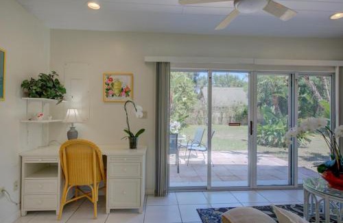 Long Meadow House | Mid-Century Retreat VR24-00083