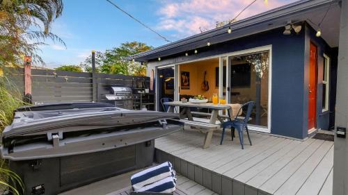 Middle River Terrace House | Middle Terrace Cottage by AvantStay