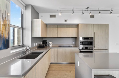 Hollywood South Central Beach Condo | ★MILLION APART 2BD. 1MIN TO BEACH - no resort & parking fee, check details