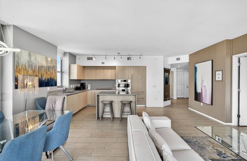 Hollywood South Central Beach Condo | ★MILLION APART 2BD. 1MIN TO BEACH - no resort & parking fee, check details
