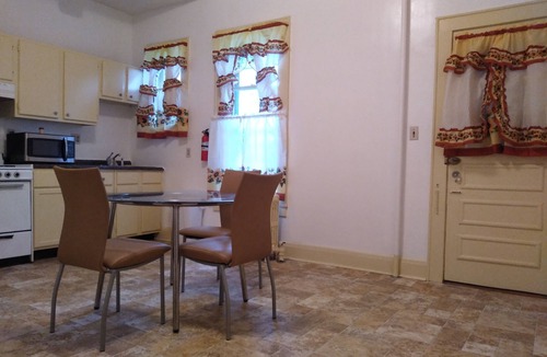 Plainfield Apartment | MINI MANSION WHOLE LEFT WING, TWO BEDROOM APARTMENT AVAILABLE AT A (LOW RATE)