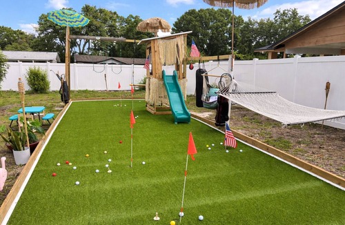 Carver Shores House | Minutes Away from the Famous Universal Studios & Other Renowned Attractions