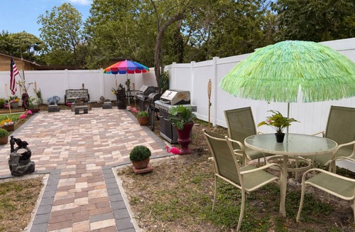 Carver Shores House | Minutes Away from the Famous Universal Studios & Other Renowned Attractions