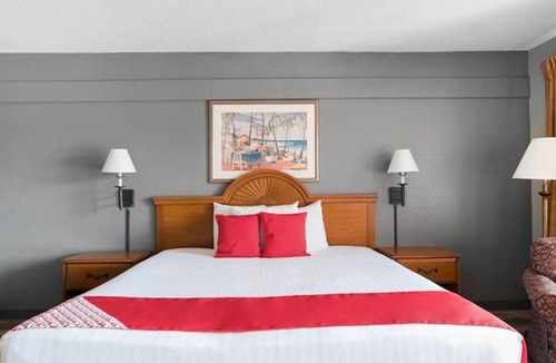 Silver Springs Hotel | Minutes from Silver Springs River Accommodation | Free Parking | Outdoor Pool