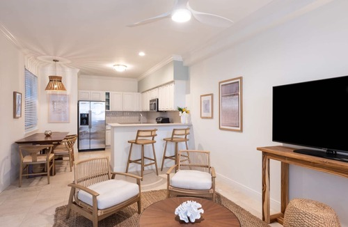Islamorada Villa | Minutes to Library Beach Park! 2 Villa w/Living Area | Free Onsite Parking