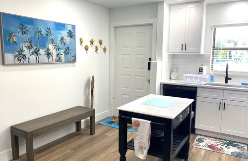 Iona Condo | Minutes to Sanibel with Heated Pool, Tennis & Beach Gear