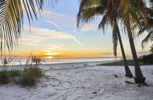 Fort Myers Beach House | Mod Cottage by Sun Palace Vacations