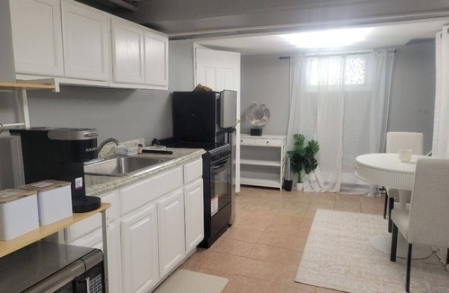 Queens Apartment | Modern 1 BR suite w/private entrance , Quiet, comfortable, Long stays welcome
