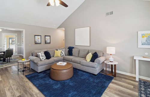 Macon Condo | Modern 2-bedroom condo in desirable North Macon. Close to many attractions!