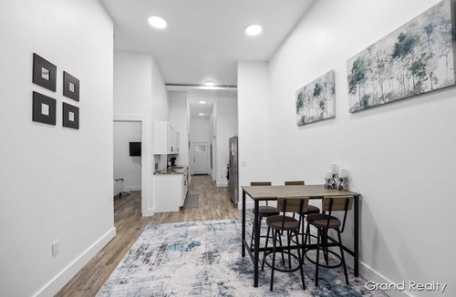 Creston Heights House | Modern 2-Bedroom Retreat! AC, WiFi, Laundry + Parking – Close to Downtown