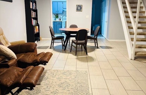 Greater Pinellas Point Condo | Modern 2 Story Condo w/Pool & Free Parking - 10 min Downtown St Petersburg