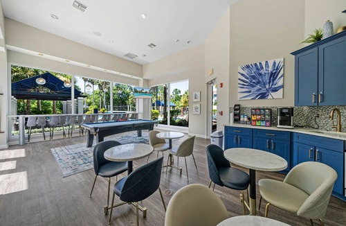 Westchase Apartment | Modern 2BR/2BA | King Bed + Pool, Gym #7