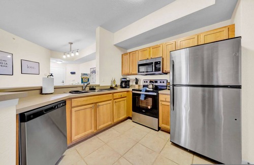 Westchase Apartment | Modern 2BR/2BA | King Bed + Pool, Gym #7