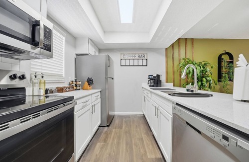 Town N County Park Apartment | Modern 2BR 2BA w King Bed Pool Gym 10