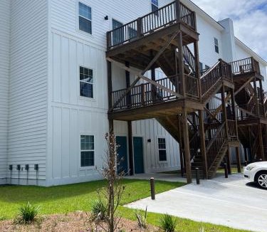 Valdosta Apartment | Modern 2BR Townhouse Near SGMC, VSU & Moody AF