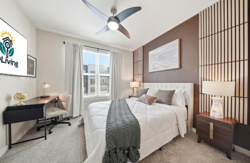 Courier City - Oscawana Apartment | Modern 2BR w Pool Pet-Friendly Unit #18