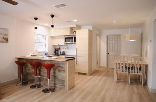 South Gate Ridge House | Modern 3 bedroom house 15 min from Siesta Key Beach