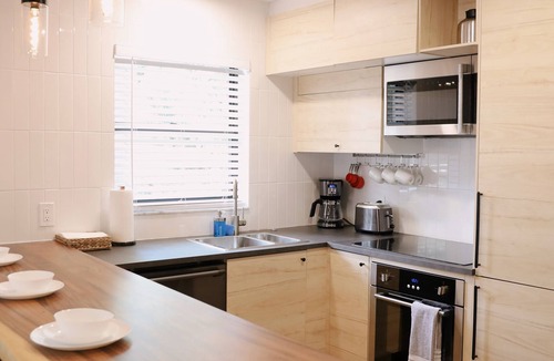 South Gate Ridge House | Modern 3 bedroom house 15 min from Siesta Key Beach
