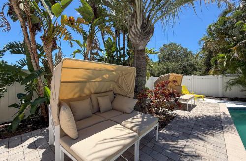 Walsingham House | Modern 3 Bedroom Retreat with Pool & Fire Pit