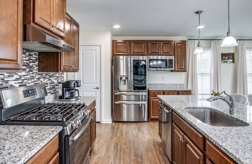 West Henrietta House | Modern 3 Bedroom Retreat Near RIT - Room For Everyone!