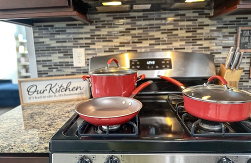 Elizabeth Apartment | Modern 3BR 2BA Near EWR & NYC Parking