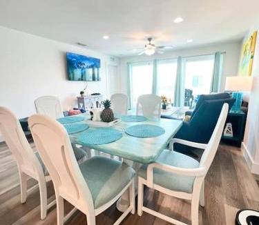 Madeira Beach Apartment | Modern 3BR 3BA Condo Heated Pool & Walk to Madeira Beach
