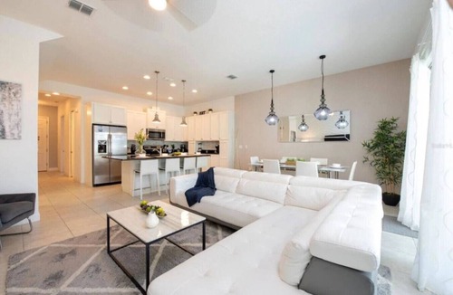 Davenport House | “Modern 4BR Villa with Private Pool Near Disney”