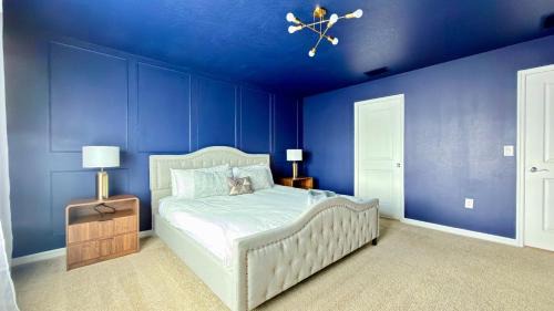 Four Corners House | Modern 5BR Getaway w Heated Pool & Game Room